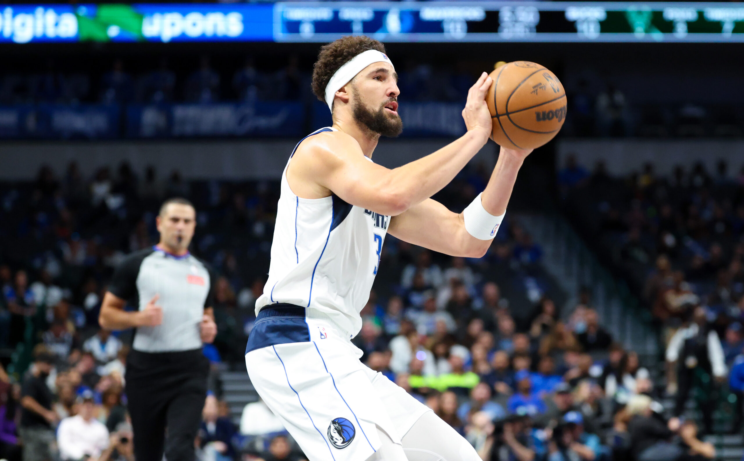 Klay Thompson shines in Mavericks' win over Wolves in preseason.