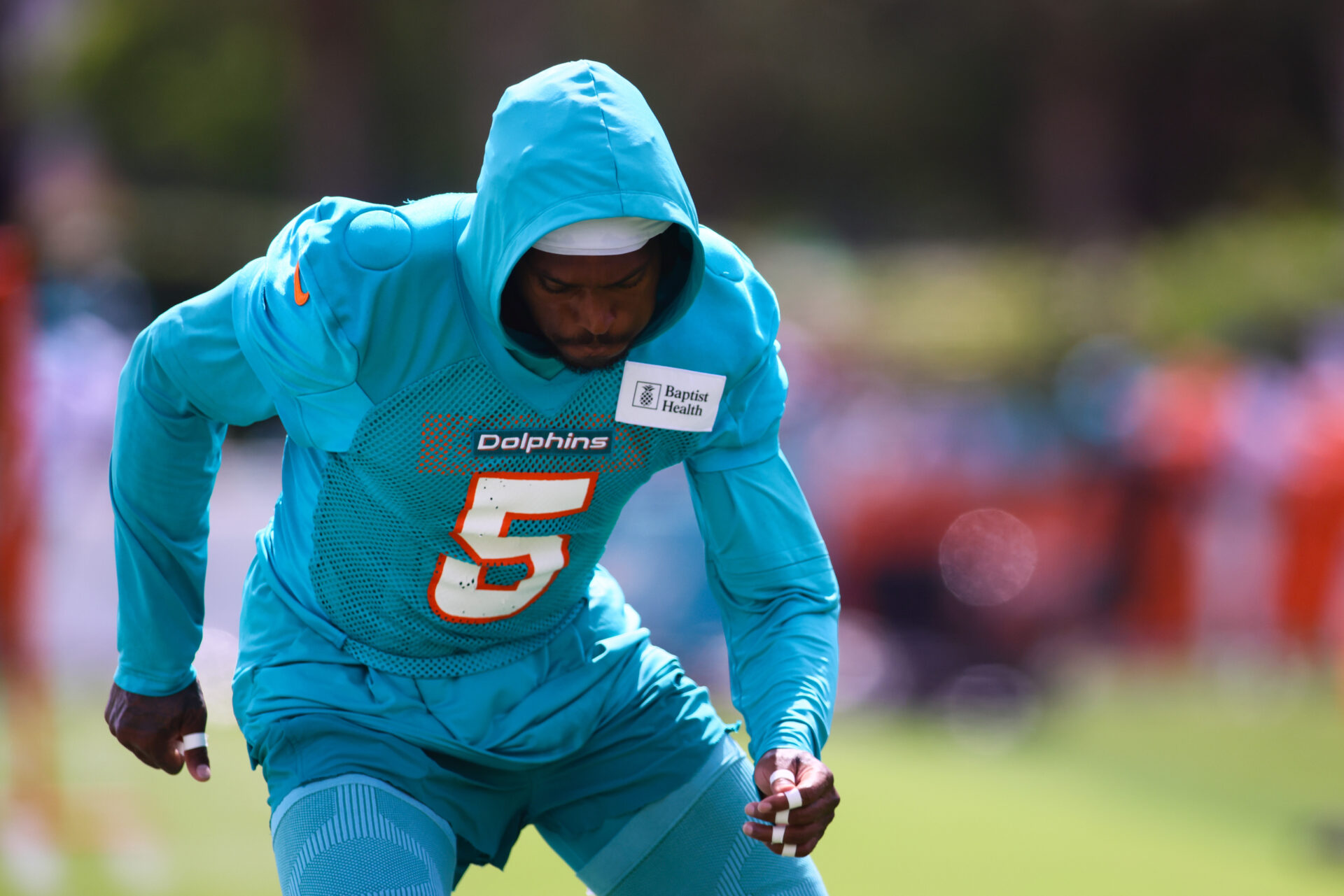 L'article analyse l'évolution de la défense en NFL, mettant en lumière l'impact de l'athlétisme sur la technique et le football IQ des joueurs.