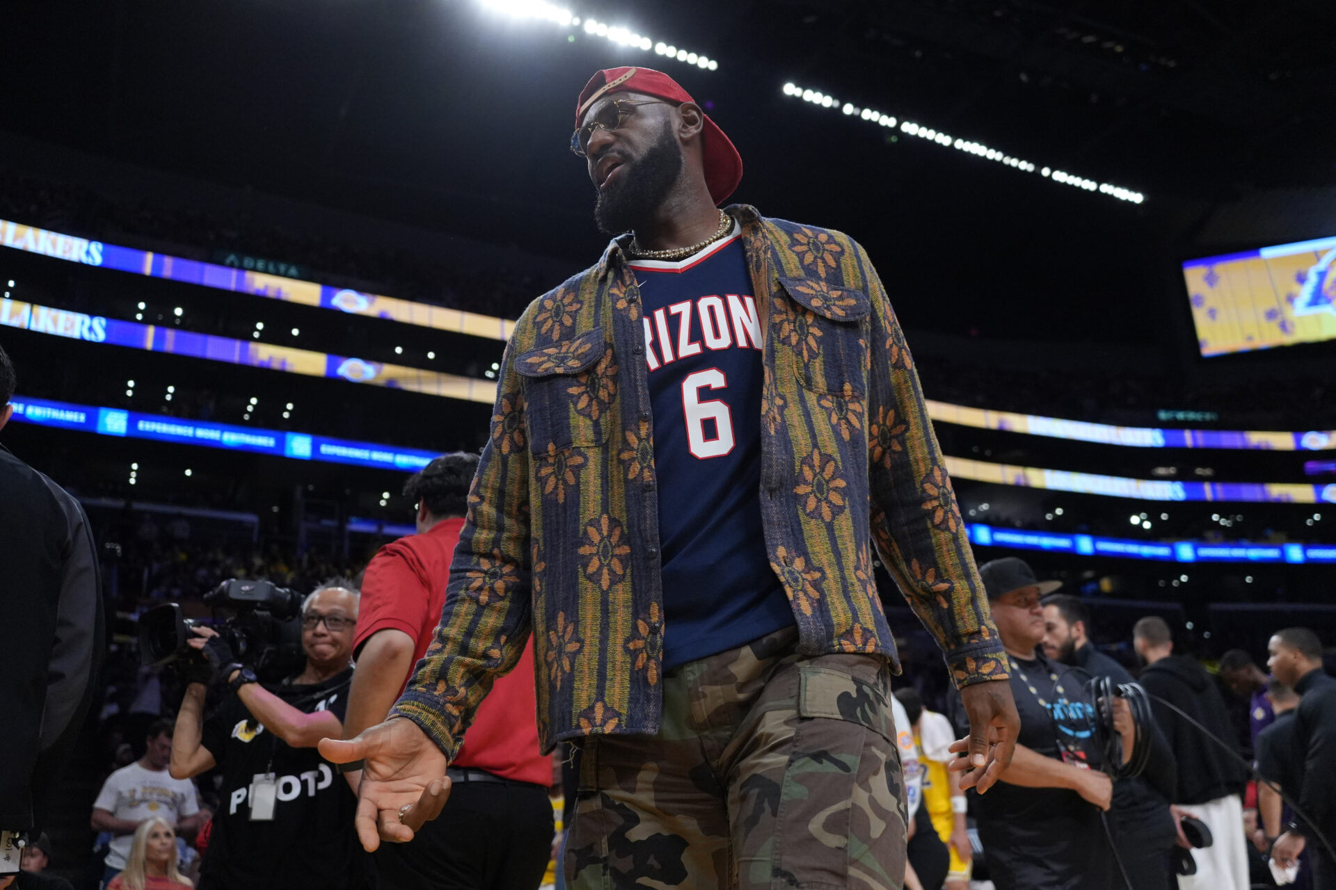 Les Lakers auraient tenté de bloquer le livre explosif de Yaron Weitzman dévoilant les drames et luttes de pouvoir de l’ère LeBron James.