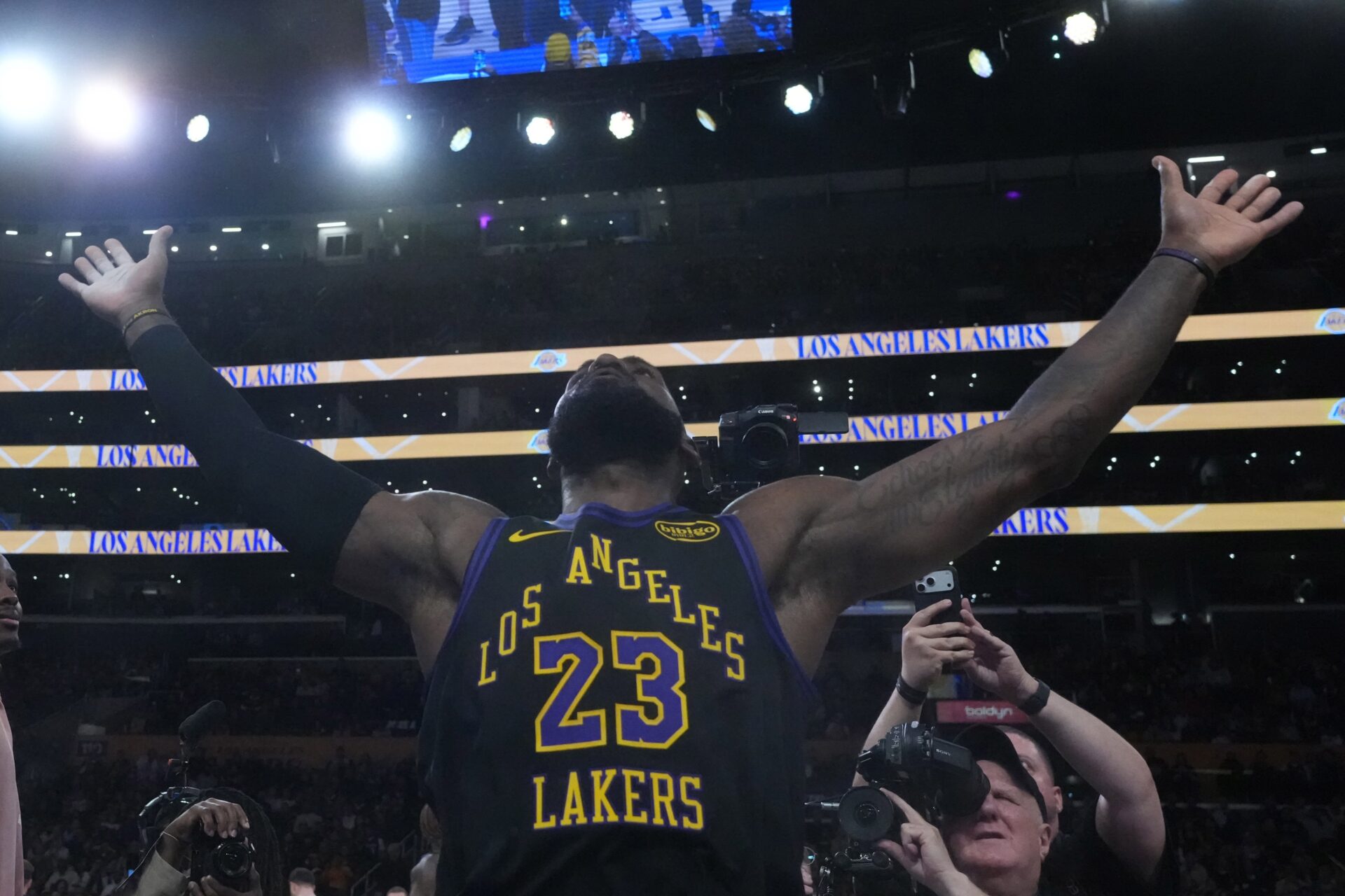 NBA Los Angeles Lakers LeBron James Luka Doncic Stephen Curry Cade Cunningham