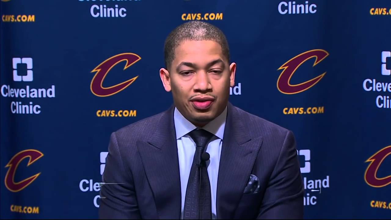 Tyronn Lue em coletiva de imprensa