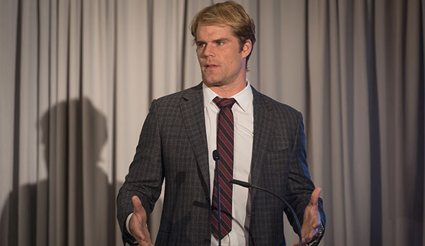 Greg Olsen em lançamento de parceria com hospital para um programa de desenvolvimento vascular