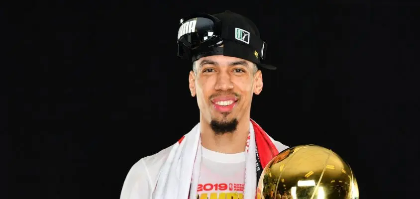 Danny Green assina com os Lakers