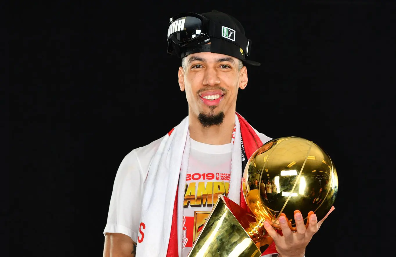 Danny Green assina com os Lakers