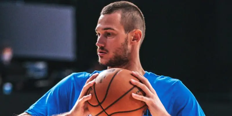 Danilo Gallinari fecha com os Hawks