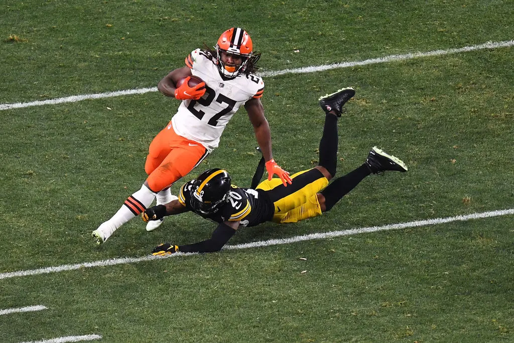 PITTSBURGH, PENNSYLVANIA - JANUARY 10: Kareem Hunt #27 of the Cleveland Browns avoids a tackle by Cameron Sutton #20 of the Pittsburgh Steelers during the second half of the AFC Wild Card Playoff game at Heinz Field on January 10, 2021 in Pittsburgh, Pennsylvania