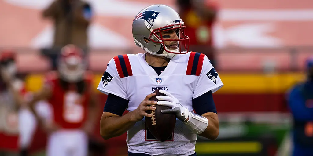 Brian Hoyer quarterback assina com Las Vegas Raiders