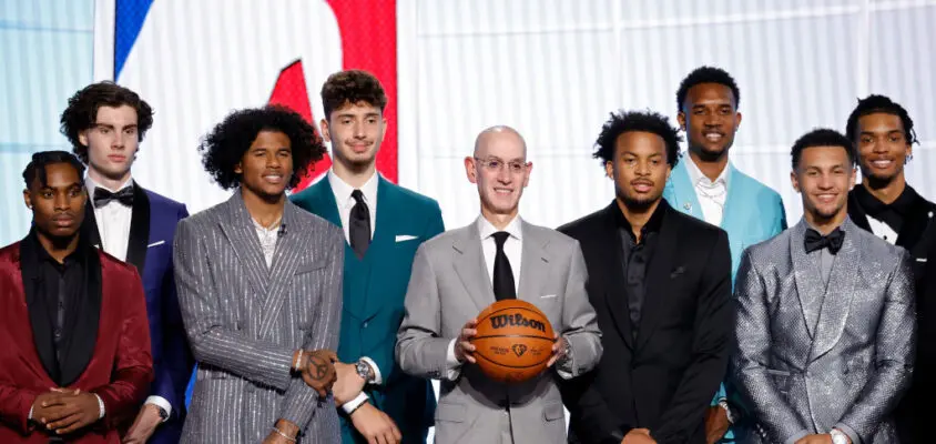 NEW YORK, NEW YORK - JULY 29: NBA commissioner Adam Silver (C) poses for photos with members of the 2021 draft class during the 2021 NBA Draft at the Barclays Center on July 29, 2021 in New York City