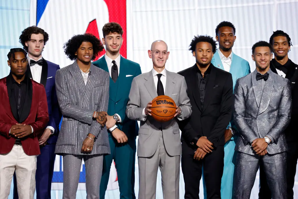 NEW YORK, NEW YORK - JULY 29: NBA commissioner Adam Silver (C) poses for photos with members of the 2021 draft class during the 2021 NBA Draft at the Barclays Center on July 29, 2021 in New York City