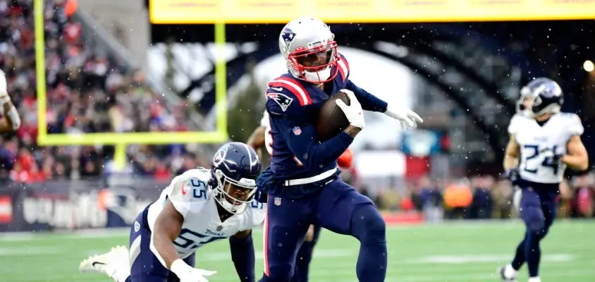 FOXBOROUGH, MASSACHUSETTS - NOVEMBER 28: Kendrick Bourne #84 of the New England Patriots runs after the catch for a third quarter touchdown against the Tennessee Titans at Gillette Stadium on November 28, 2021 in Foxborough, Massachusetts