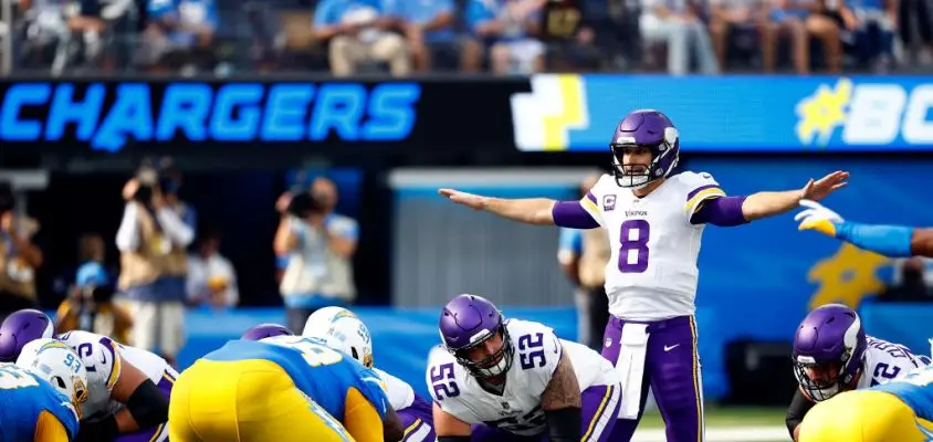 INGLEWOOD, CALIFORNIA - NOVEMBER 14: Kirk Cousins #8 of the Minnesota Vikings prepares for the snap during the first quarter of the game against the Los Angeles Chargers at SoFi Stadium on November 14, 2021 in Inglewood, California.