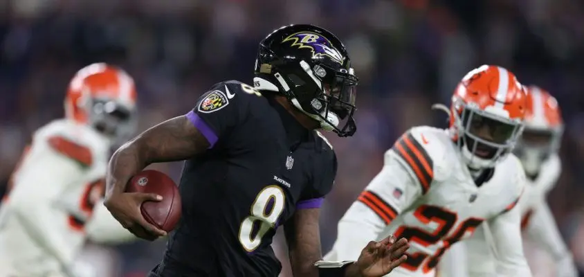 BALTIMORE, MARYLAND - NOVEMBER 28: Quarterback Lamar Jackson #8 of the Baltimore Ravens r with the ball against the Cleveland Browns at M&T Bank Stadium on November 28, 2021 in Baltimore, Maryland