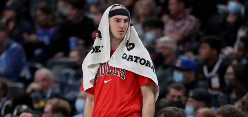 DENVER, COLORADO - NOVEMBER 19: Alex Caruso #6 of the Chicago Bulls plays the Denver Nuggets at Ball Arena on November 19, 2021 in Denver, Colorado.