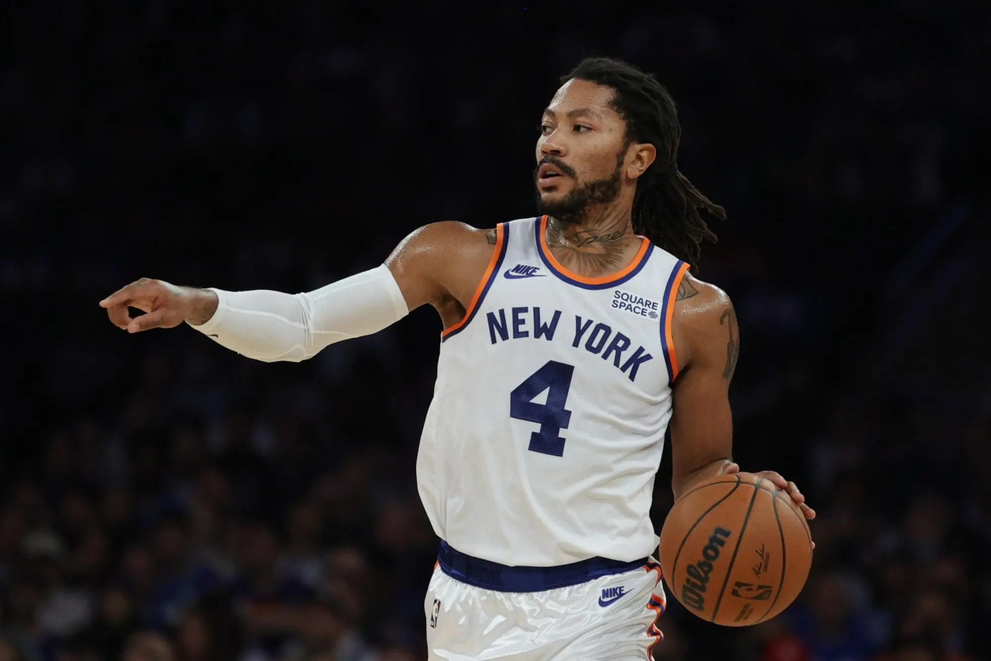 Derrick Rose passa por cirurgia no tornozelo e ficará fora por pelo menos oito semanas