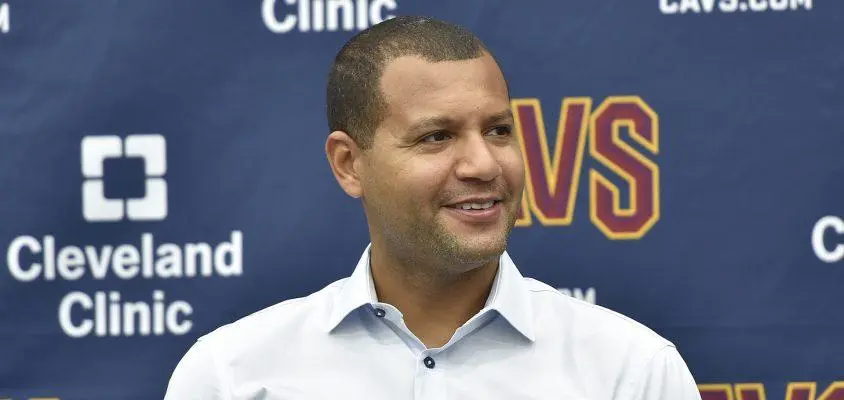 Cavaliers renovam com GM Koby Altman