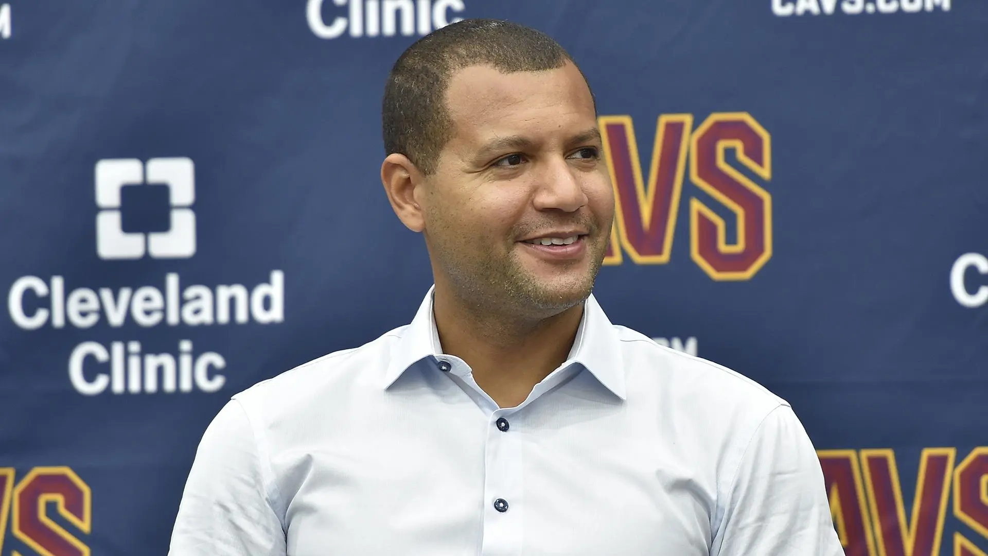 Cavaliers renovam com GM Koby Altman