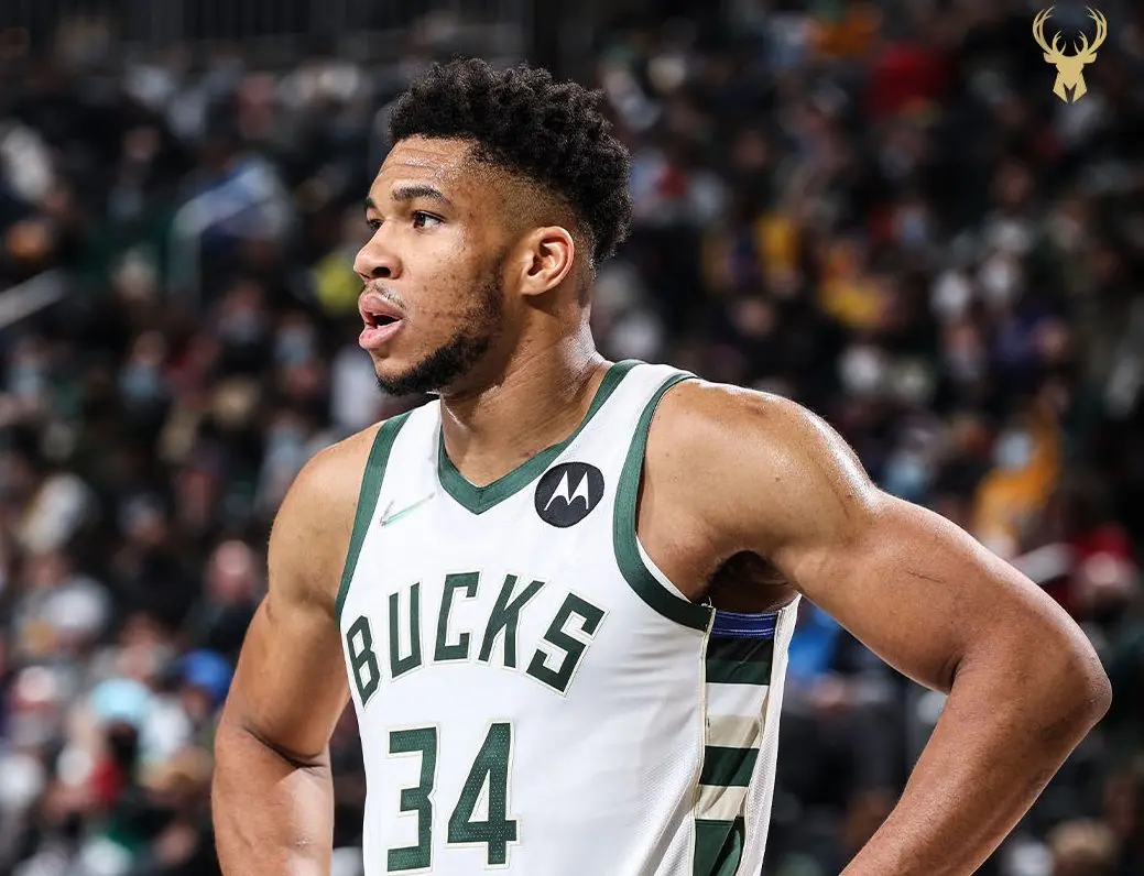 Bucks abrem 39 pontos no primeiro tempo e atropelam Warriors com triplo-duplo de Giannis