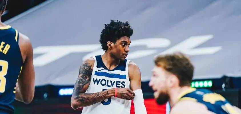 Com entorse no tornozelo, McDaniels fica fora dos Wolves por pelo menos duas semanas