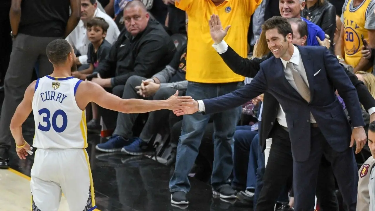 Bob Myers sai em defesa do legado de Curry