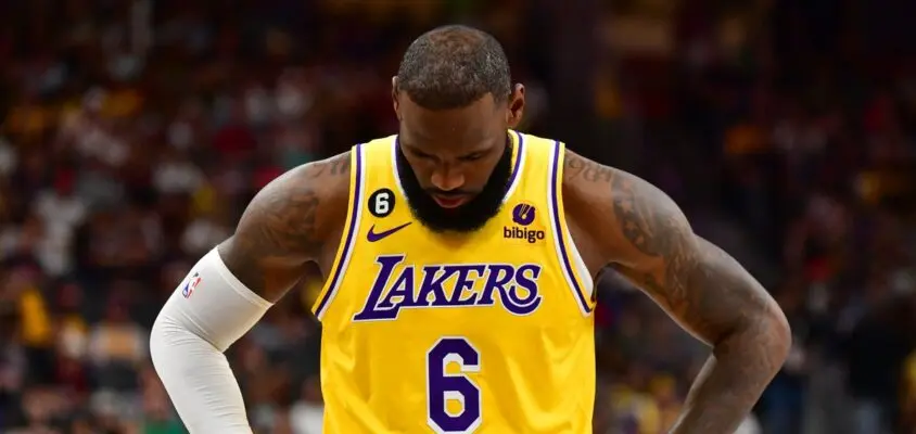 LeBron James não está satisfeito com o desempenho de artilharia da equipe dos Lakers no primeiro jogo da temporada