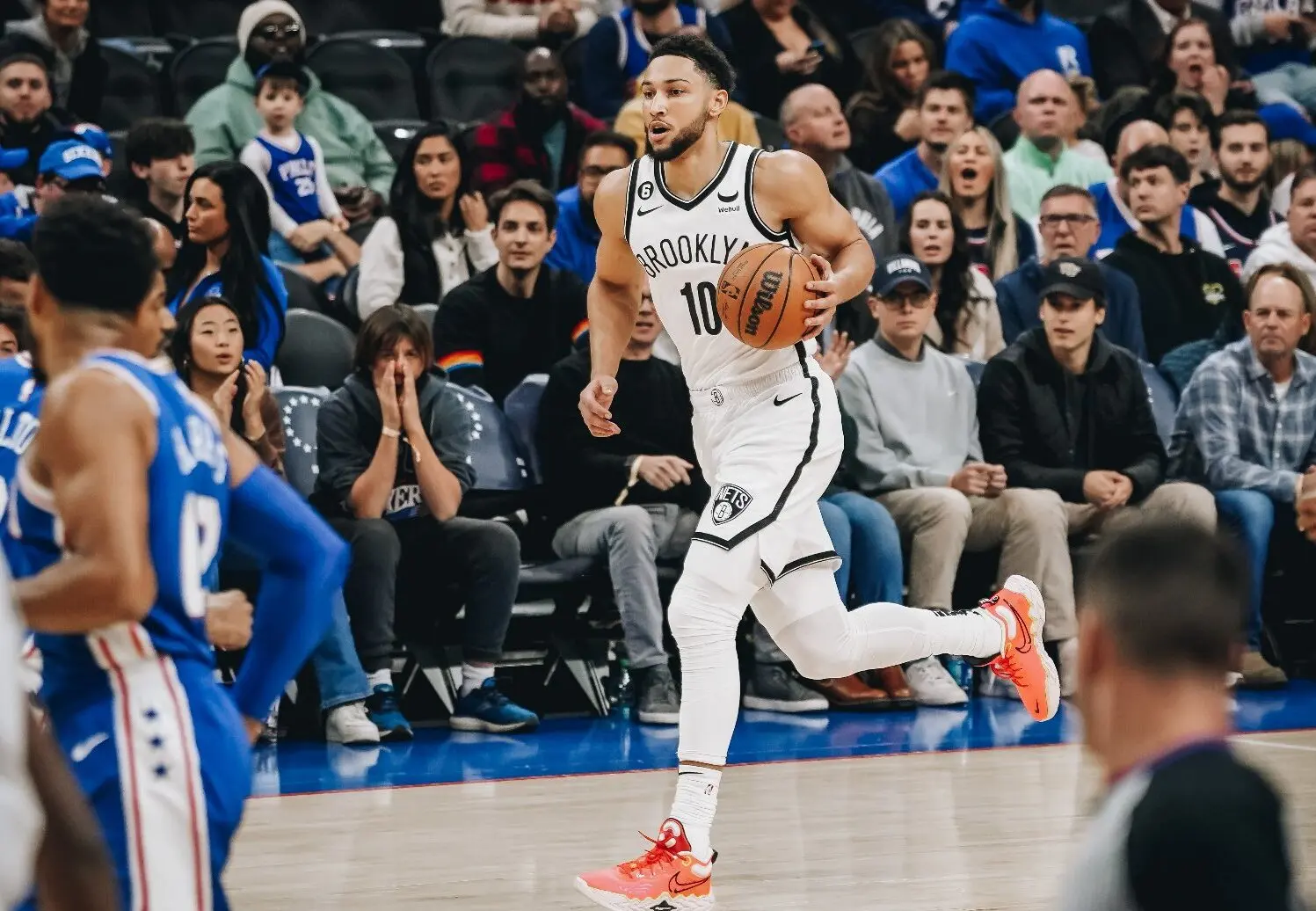 76ers superam desfalques e batem Nets no duelo de Simmons com ex-time