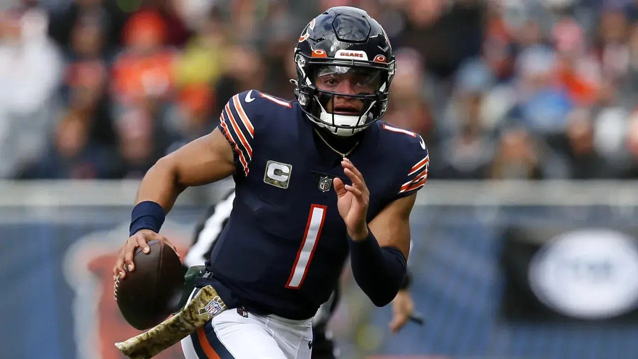 Justin Fields quarterback Chicago Bears