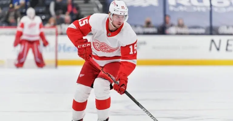 Jakub Vrana é dispensado pelo Detroit Red Wings