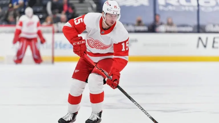 Jakub Vrana é dispensado pelo Detroit Red Wings