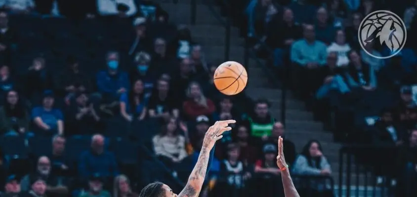 Timberwolves contam com último quarto brilhante de Russell para vencer de virada os Raptors em casa