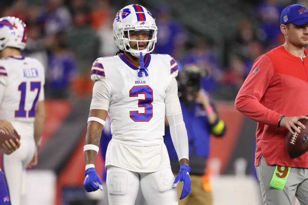 CINCINNATI, OH - JANUARY 02: Buffalo Bills safety Damar Hamlin (3) warms up prior to the game against the Buffalo Bills and the Cincinnati Bengals on January 2, 2023, at Paycor Stadium in Cincinnati, OH