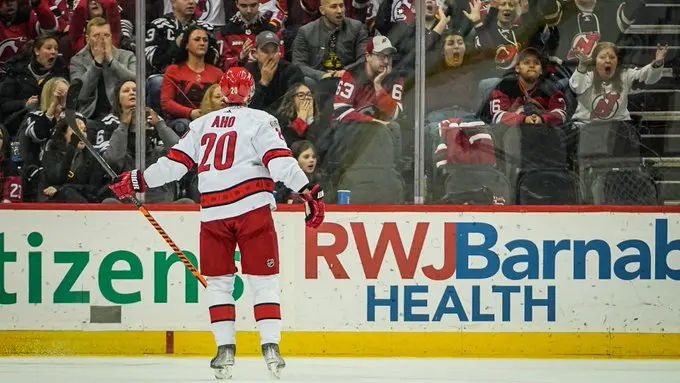 No shootout, Hurricanes vencem Devils e mantêm bom momento