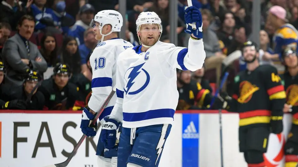 Em noite histórica de Steven Stamkos, Lightning vence Canucks