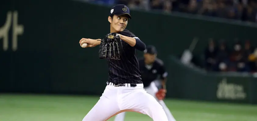 TOKYO, JAPAN - NOVEMBER 16: Shintaro Fujinami #17 of Samurai Japan pitches in the first inning during the game four of Samurai Japan and MLB All Stars at Tokyo Dome on November 16, 2014 in Tokyo, Japan.