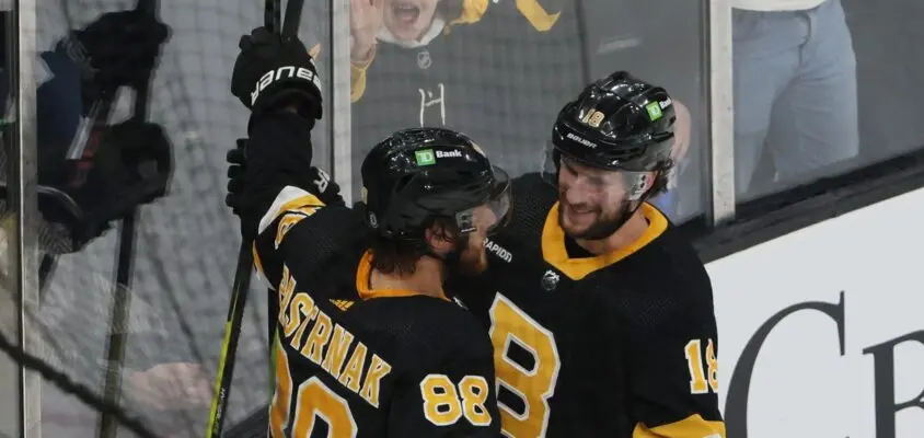 Bruins passam pelos Senators com dois gols de Pastrnak