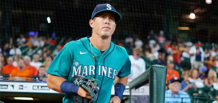 Mariners renova com Dylan Moore por três temporadas