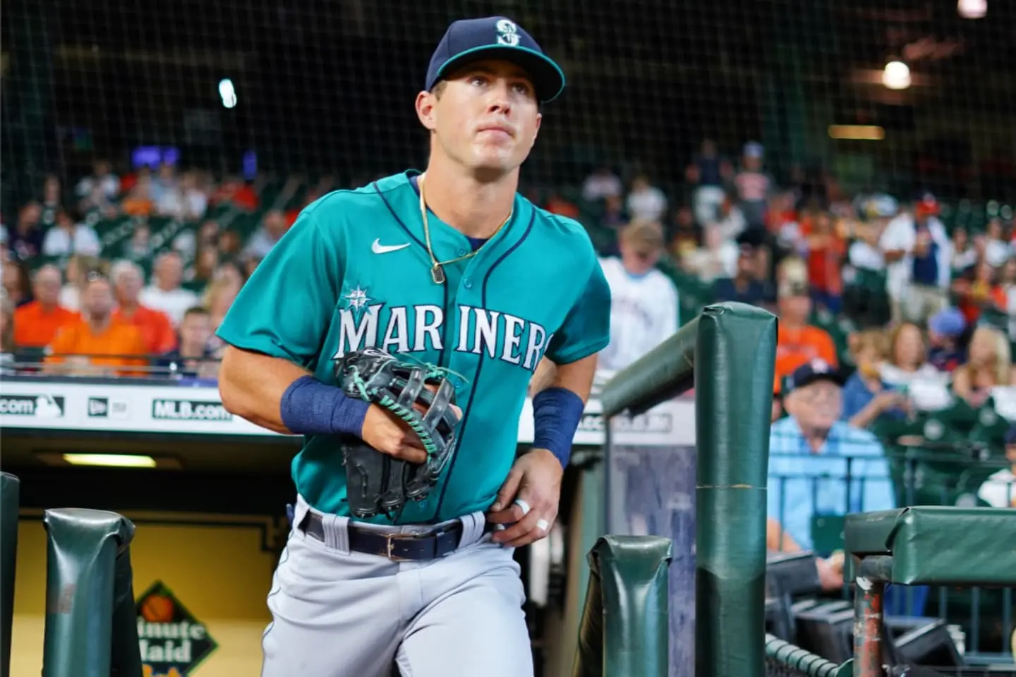 Mariners renova com Dylan Moore por três temporadas