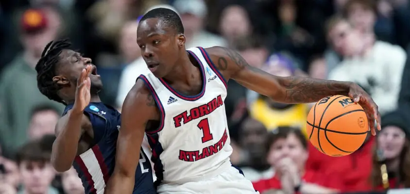 COLUMBUS, OHIO - MARCH 19: Johnell Davis #1 of the Florida Atlantic Owls drives to the basket against Demetre Roberts #2 of the Fairleigh Dickinson Knights during the second half in the second round game of the NCAA Men's Basketball Tournament at Nationwide Arena on March 19, 2023 in Columbus, Ohio