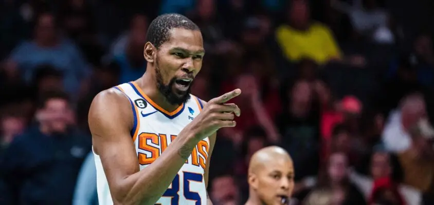 Kevin Durant em ação pelo Phoenix Suns