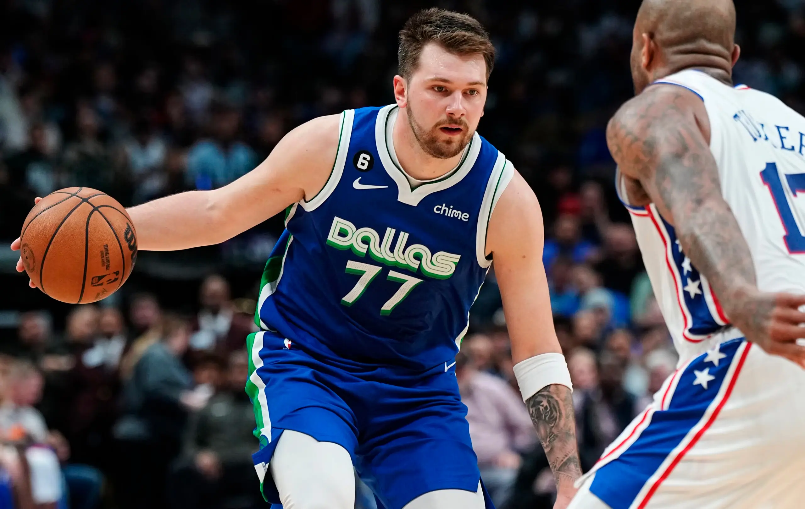 Doncic e Irving combinam para 82 pontos, e Mavericks derrotam 76ers