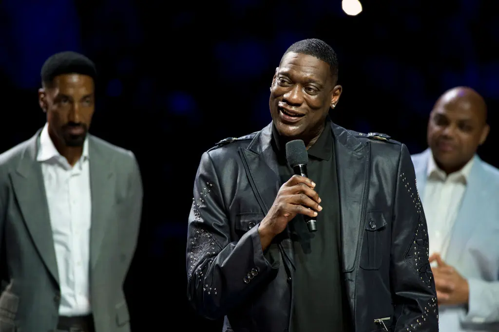 10 April 2019, US, Dallas: Basketball: NBA; Main Round; 81st Matchday; Dallas Mavericks - Phoenix Suns at Amercian Airlines Center. Legendary meeting on the occasion of Dirk Nowitzkis last home game of his career. This is Shawn Kemp speaking to Dirk Nowitzki.