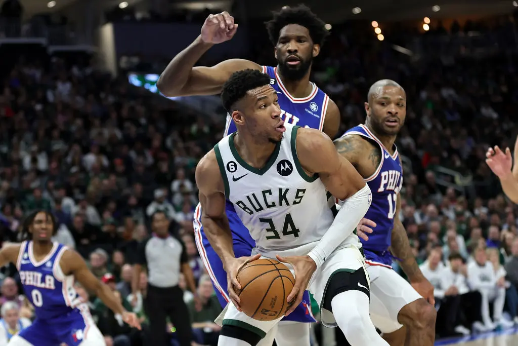 Milwaukee Bucks vence Philadelphia 76ers com facilidade 