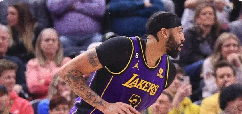 Lakers vencem Jazz e embolam briga pelos playoffs no Oeste