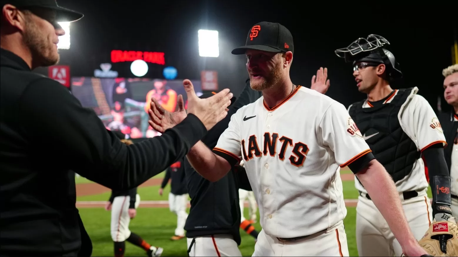 Alex Cobb comemora após a vitória do San Francisco Giants sobre o St. Louis Cardinals