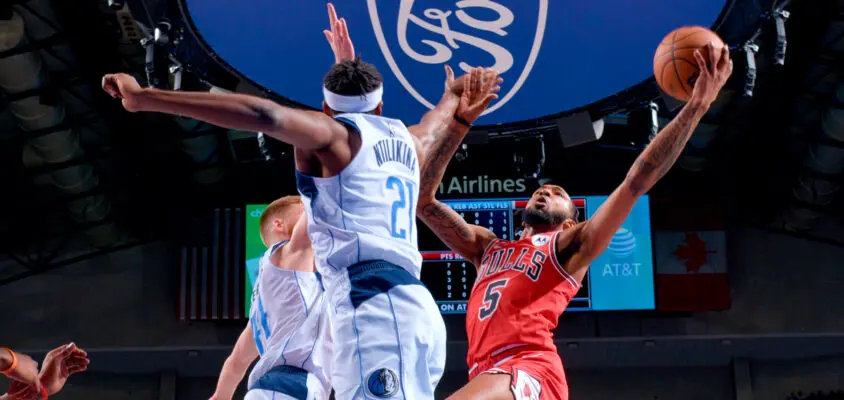 Doncic joga apenas o primeiro quarto, Mavericks perdem para os Bulls e ficam de fora do play-in