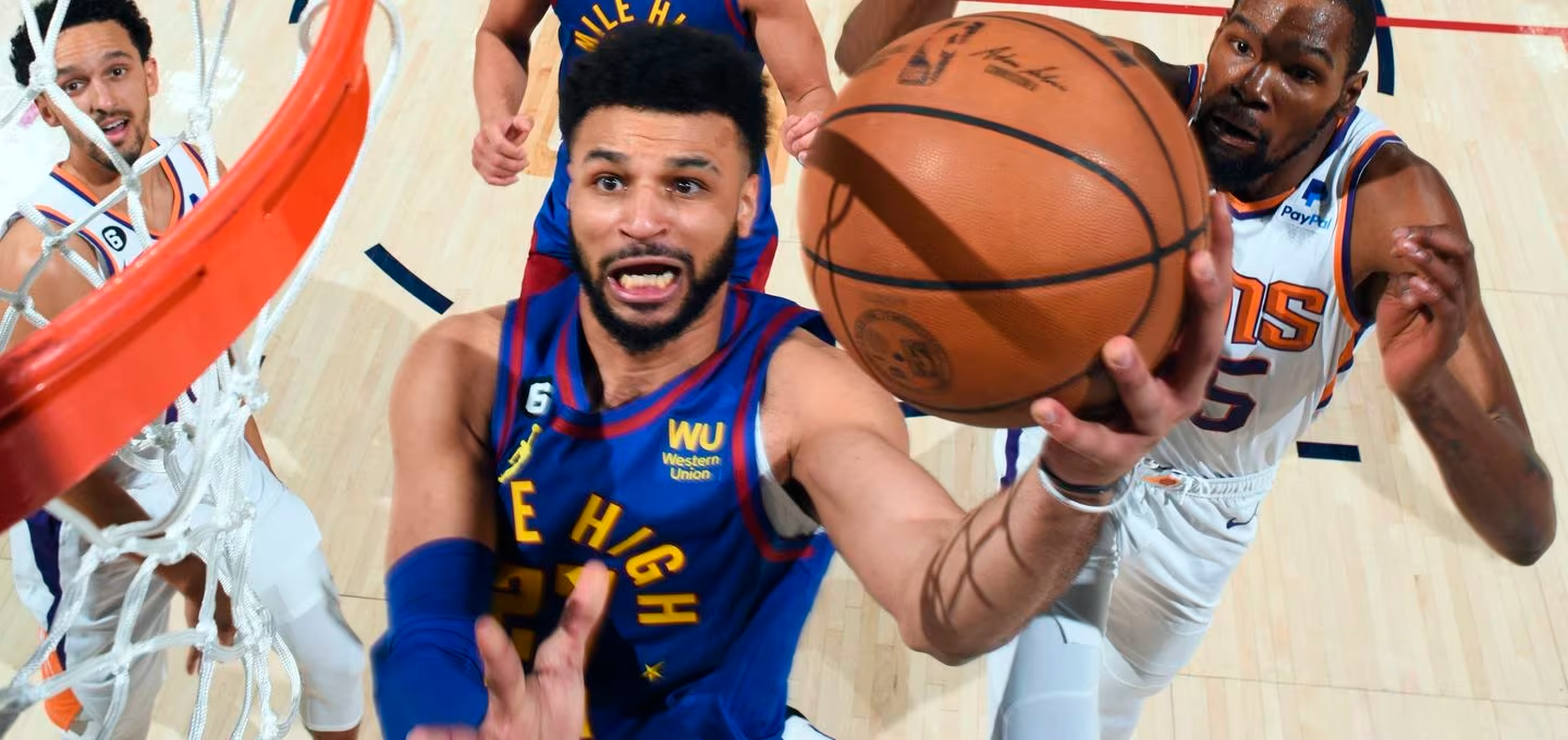 Nuggets domina boa parte do jogo, derrota Suns e abre primeira semifinal do Oeste com vitória