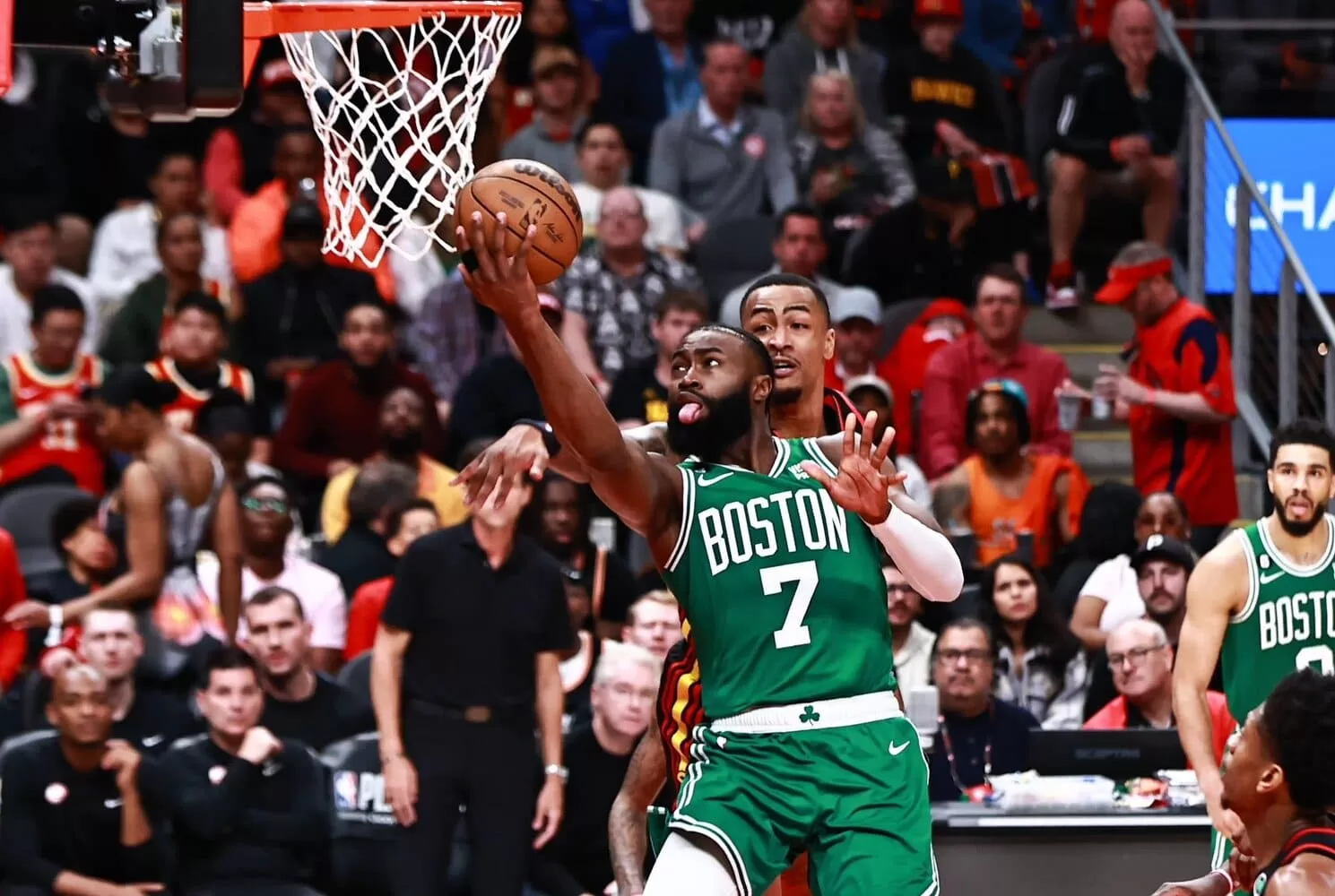 Brown foi o destaque dos Celtics na vitória sobre os Hawks