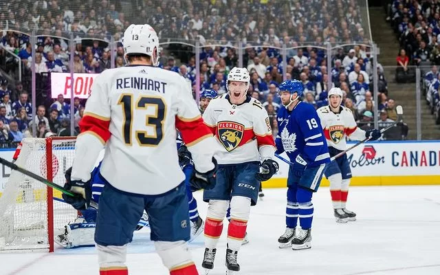 Panthers abrem 2 a 0 na série contra os Maple Leafs