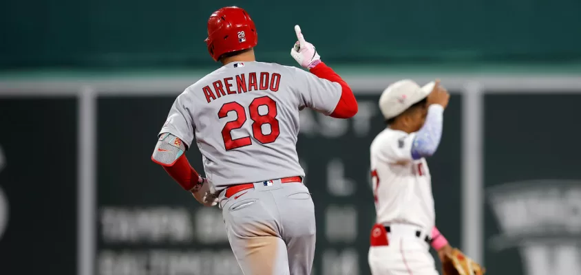 Cardinals vivem grande noite ofensiva e vencem Red Sox