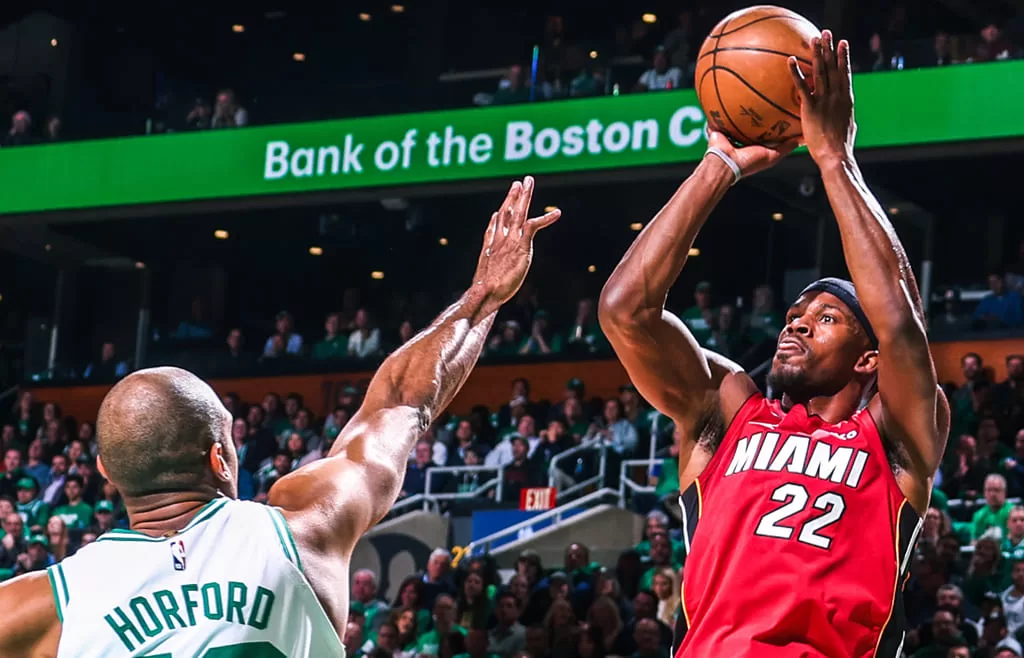 Butler contra Horford durante as finais do Leste