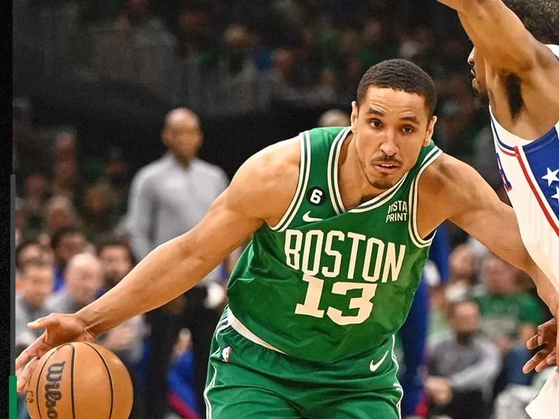 Malcolm Brogdon em jogo contra os 76ers na segunda rodada do Leste